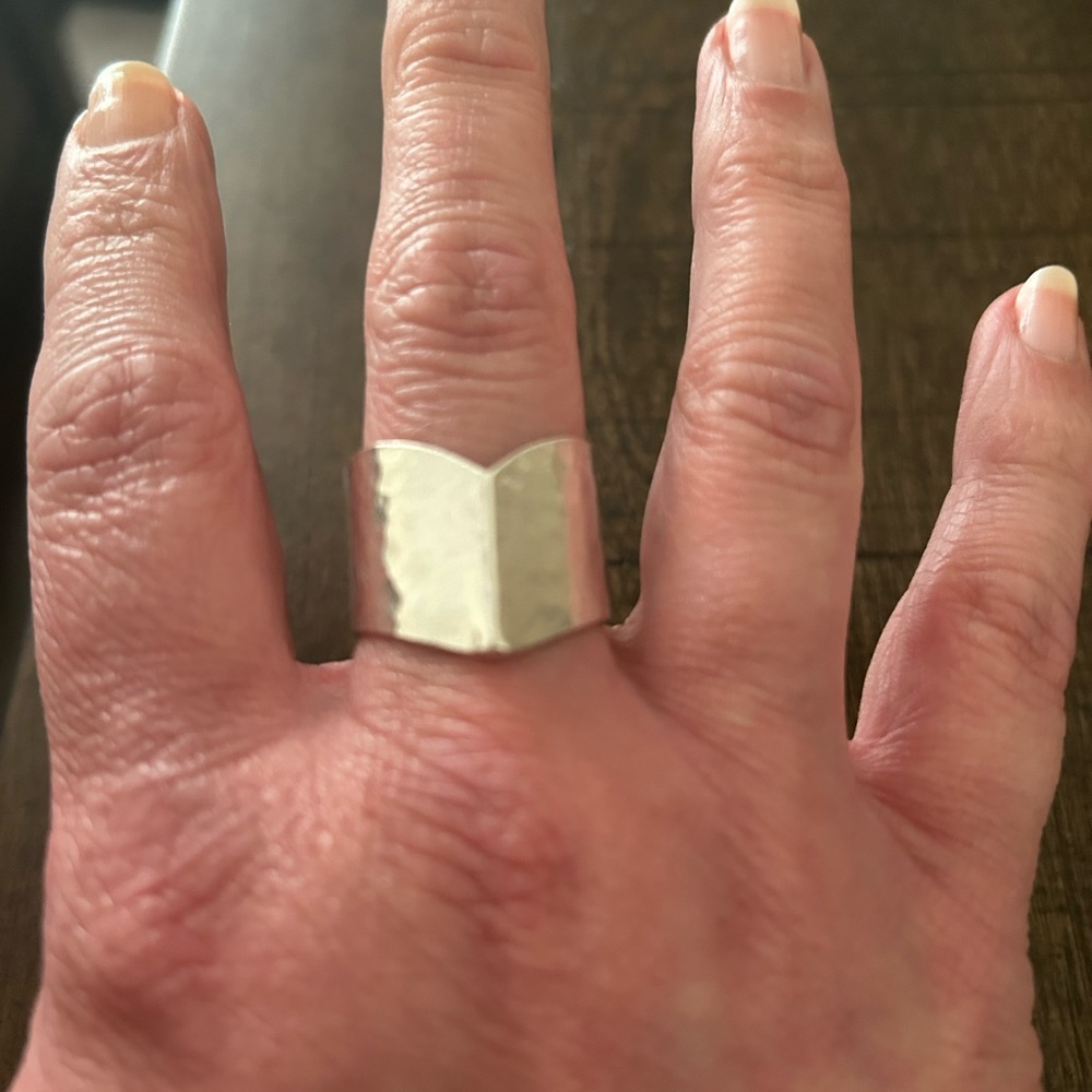 Silver ring - Picture 2 of 3